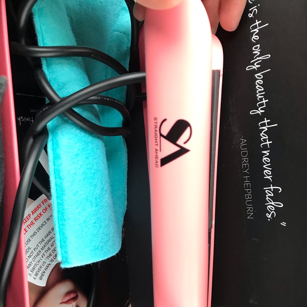 Straight Ahead Straightener & Accessories
